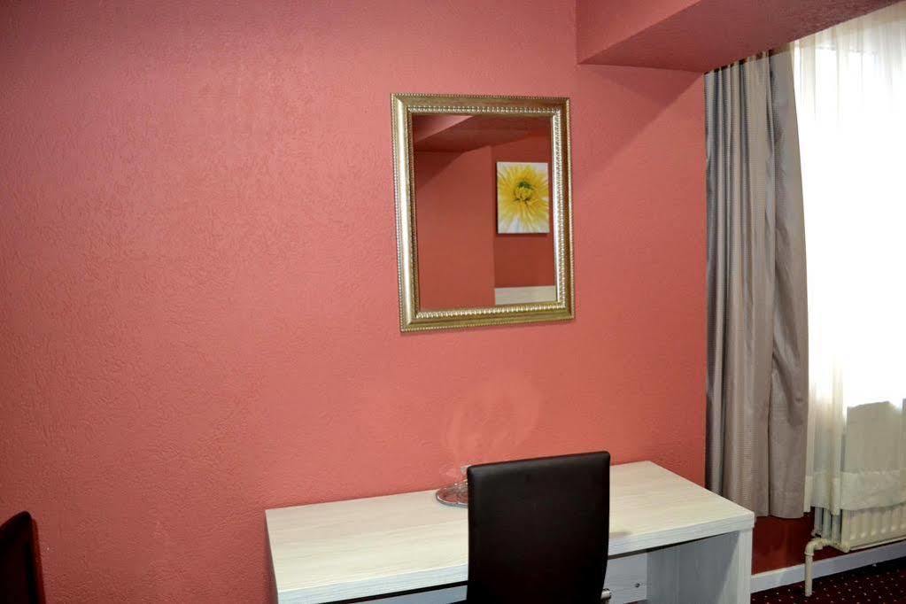 Hotel Auberge Van Strombeek Jette Luaran gambar